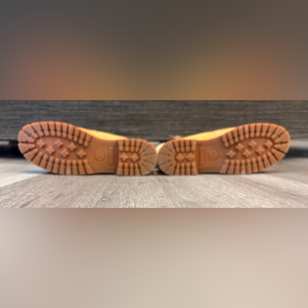 Timberland Women's Tan Shearling Winter Boots - Picture 5 of 5